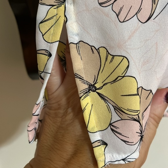 LIZ CLAIBORNE Black/Pink/Tan/Yellow Floral Tier Ruffle Sleeve Top, Sz Large,GUC - Picture 6 of 8